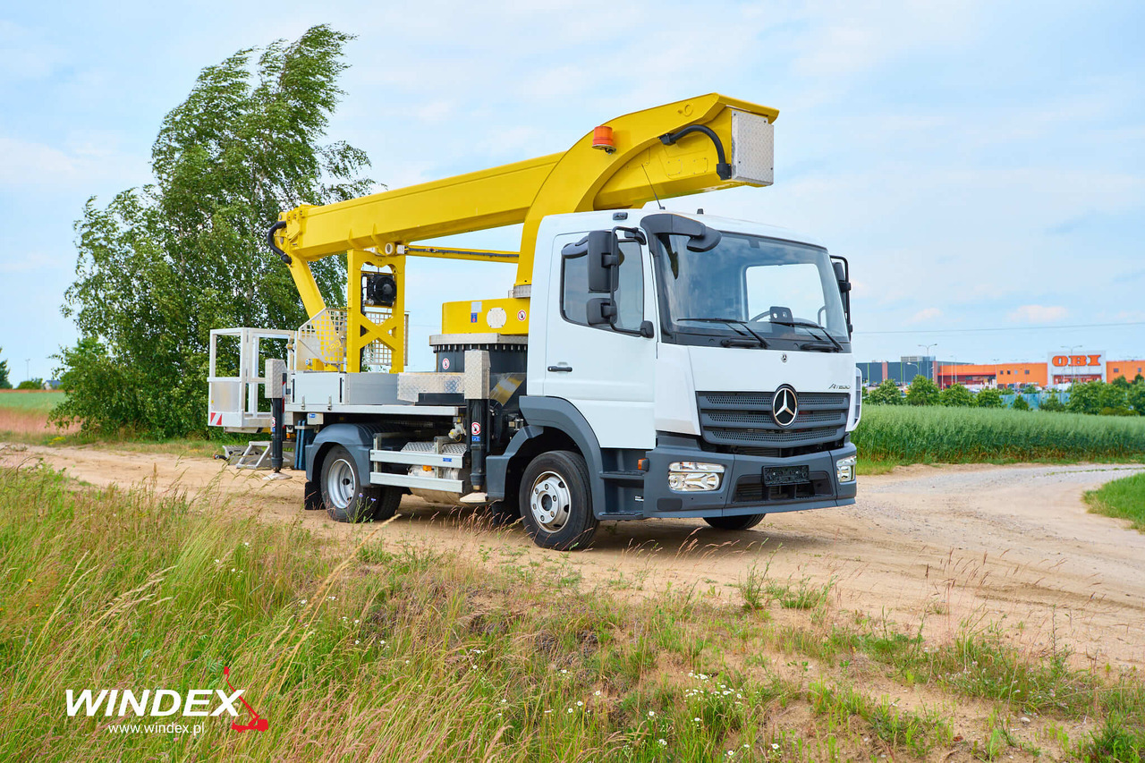 PALFINGER P 300 KS - Dvižna ploščad: slika 1 PALFINGER P 300 KS - Dvižna ploščad: slika 1