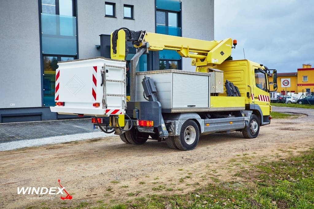 VERSALIFT VT-51-NF - Dvižna ploščad montirana na tovornjak: slika 3 VERSALIFT VT-51-NF - Dvižna ploščad montirana na tovornjak: slika 3