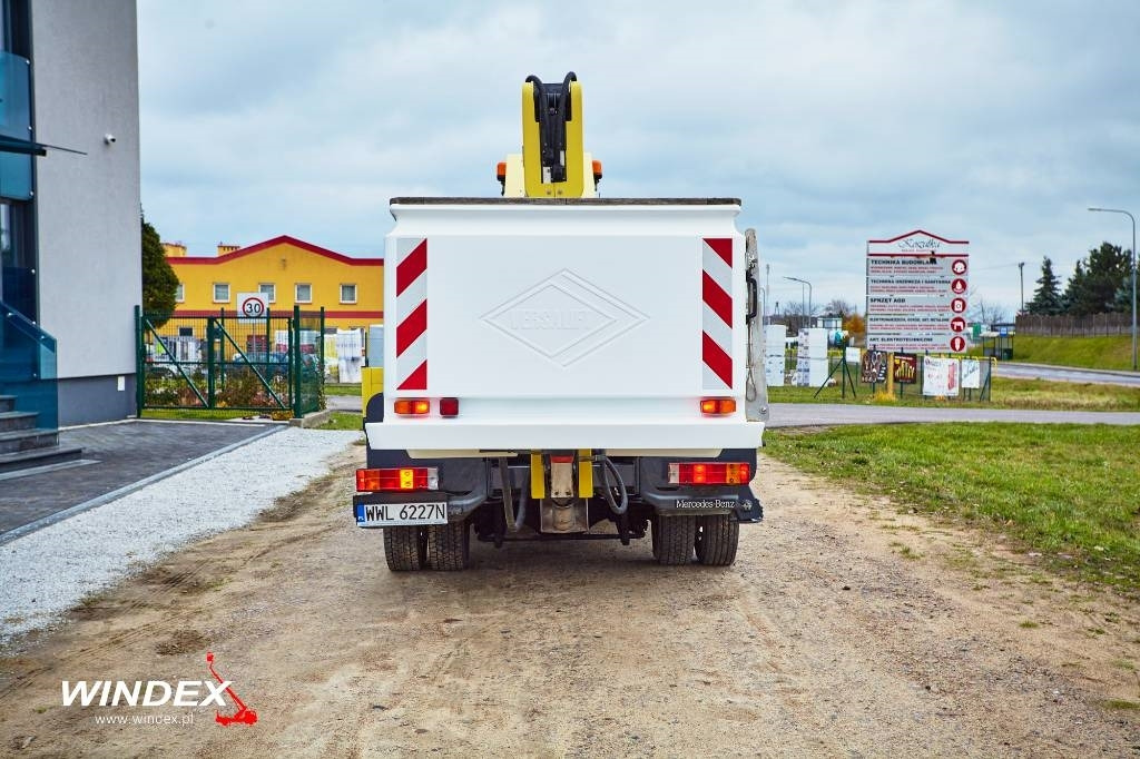 VERSALIFT VT-51-NF - Dvižna ploščad montirana na tovornjak: slika 4 VERSALIFT VT-51-NF - Dvižna ploščad montirana na tovornjak: slika 4