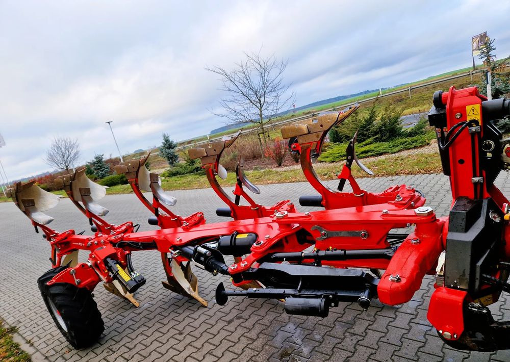 Gregoire Besson Gregoire Besson Rover 70 - Plug: slika 1 Gregoire Besson Gregoire Besson Rover 70 - Plug: slika 1