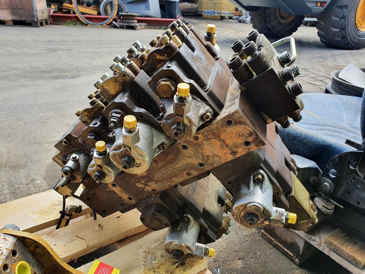 Furukawa 738 LS - Hidravlični ventil za Gradbeni stroj: slika 4 Furukawa 738 LS - Hidravlični ventil za Gradbeni stroj: slika 4