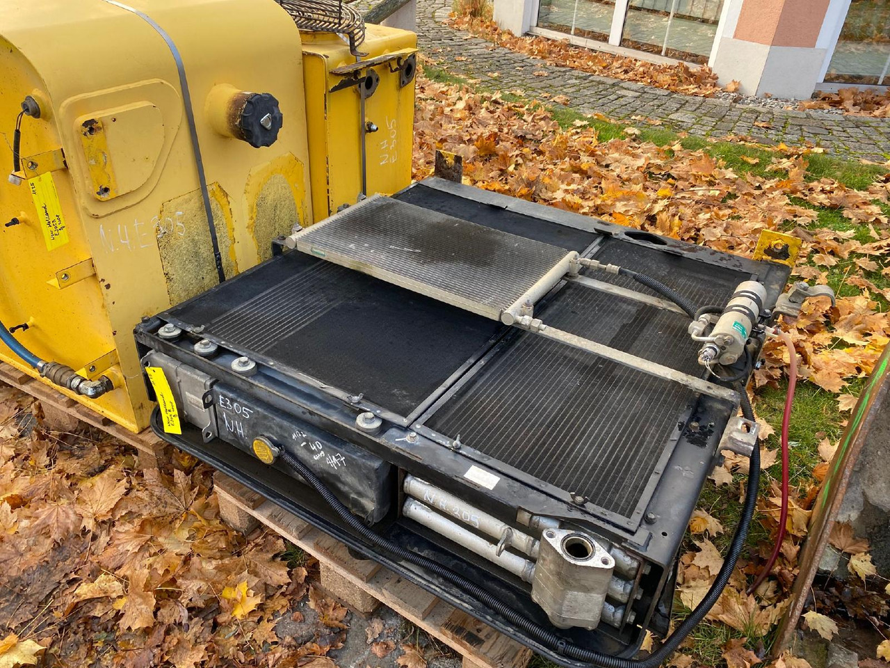 Holland E 305 - Hladilni sistem za Gradbeni stroj: slika 5 Holland E 305 - Hladilni sistem za Gradbeni stroj: slika 5