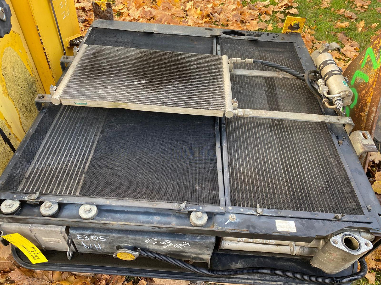 Holland E 305 - Hladilni sistem za Gradbeni stroj: slika 2 Holland E 305 - Hladilni sistem za Gradbeni stroj: slika 2