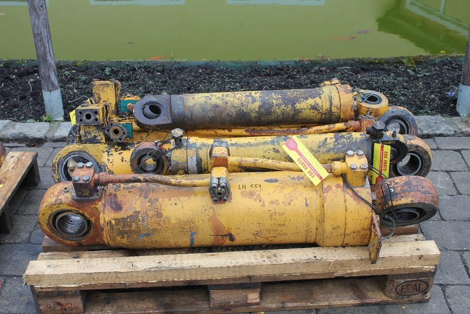 Liebherr L551 - Hidravlični cilinder za Gradbeni stroj: slika 1 Liebherr L551 - Hidravlični cilinder za Gradbeni stroj: slika 1