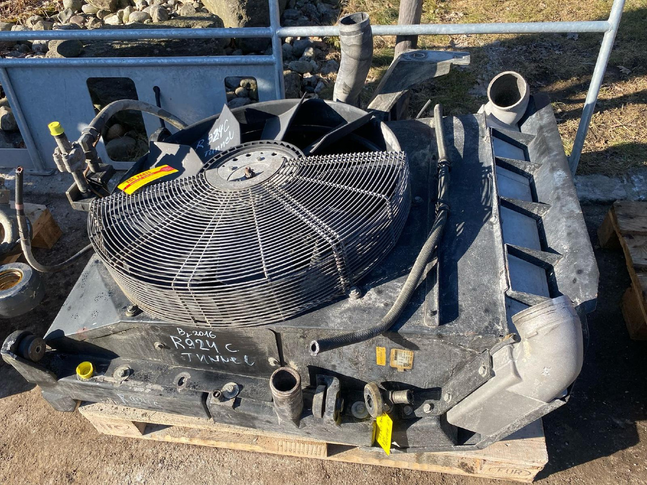 Liebherr R 924 C - Hladilni sistem za Gradbeni stroj: slika 4 Liebherr R 924 C - Hladilni sistem za Gradbeni stroj: slika 4