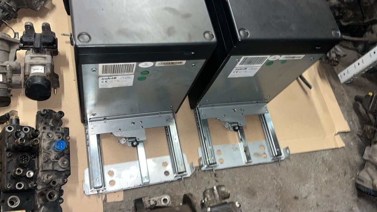 Lodówka Iveco Stralis Indel B SP740 5801710334 IVECO - Kabina in notranjost za Tovornjak: slika 2 Lodówka Iveco Stralis Indel B SP740 5801710334 IVECO - Kabina in notranjost za Tovornjak: slika 2