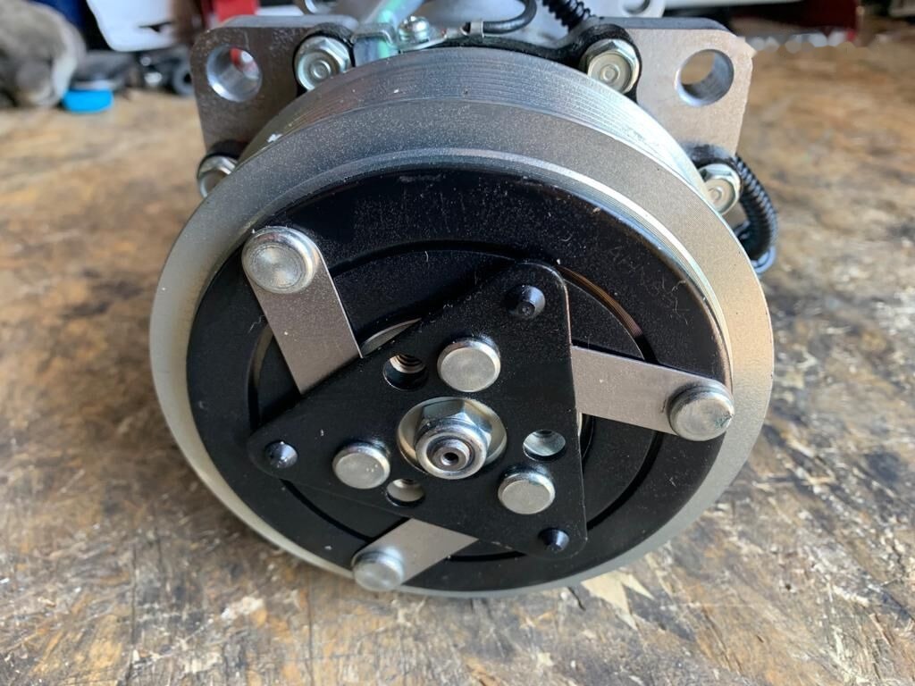 MAN Sanden SD7H15 51.77970-7028 MAN TGA TGM TGX TGL NEOPLAN BUS truck - Kompresor klime za Tovornjak: slika 2 MAN Sanden SD7H15 51.77970-7028 MAN TGA TGM TGX TGL NEOPLAN BUS truck - Kompresor klime za Tovornjak: slika 2