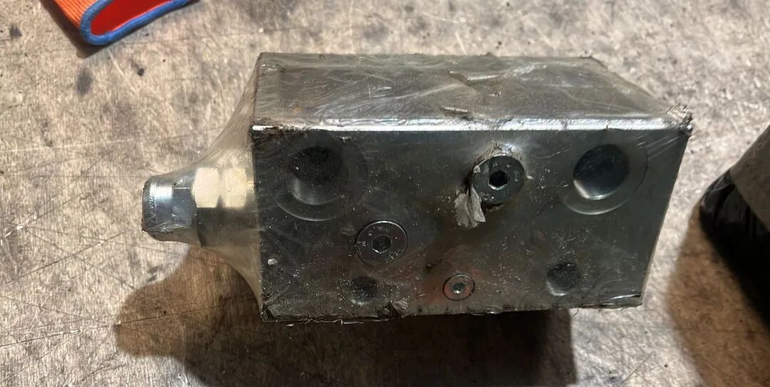 Rexroth Flow Divider R930062425 - Zavorni ventil za Tovornjak: slika 2 Rexroth Flow Divider R930062425 - Zavorni ventil za Tovornjak: slika 2
