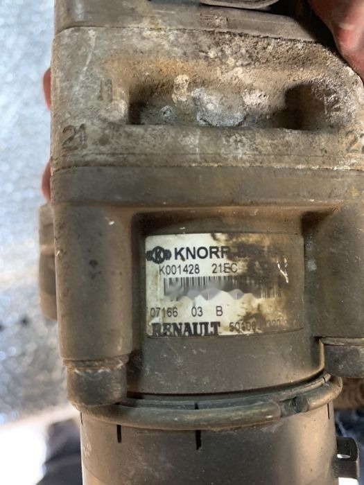 Zawór hamulcowy Oryginał Hurt K001428   Renault Magnum 440 DXI - Ventil za Tovornjak: slika 3 Zawór hamulcowy Oryginał Hurt K001428   Renault Magnum 440 DXI - Ventil za Tovornjak: slika 3