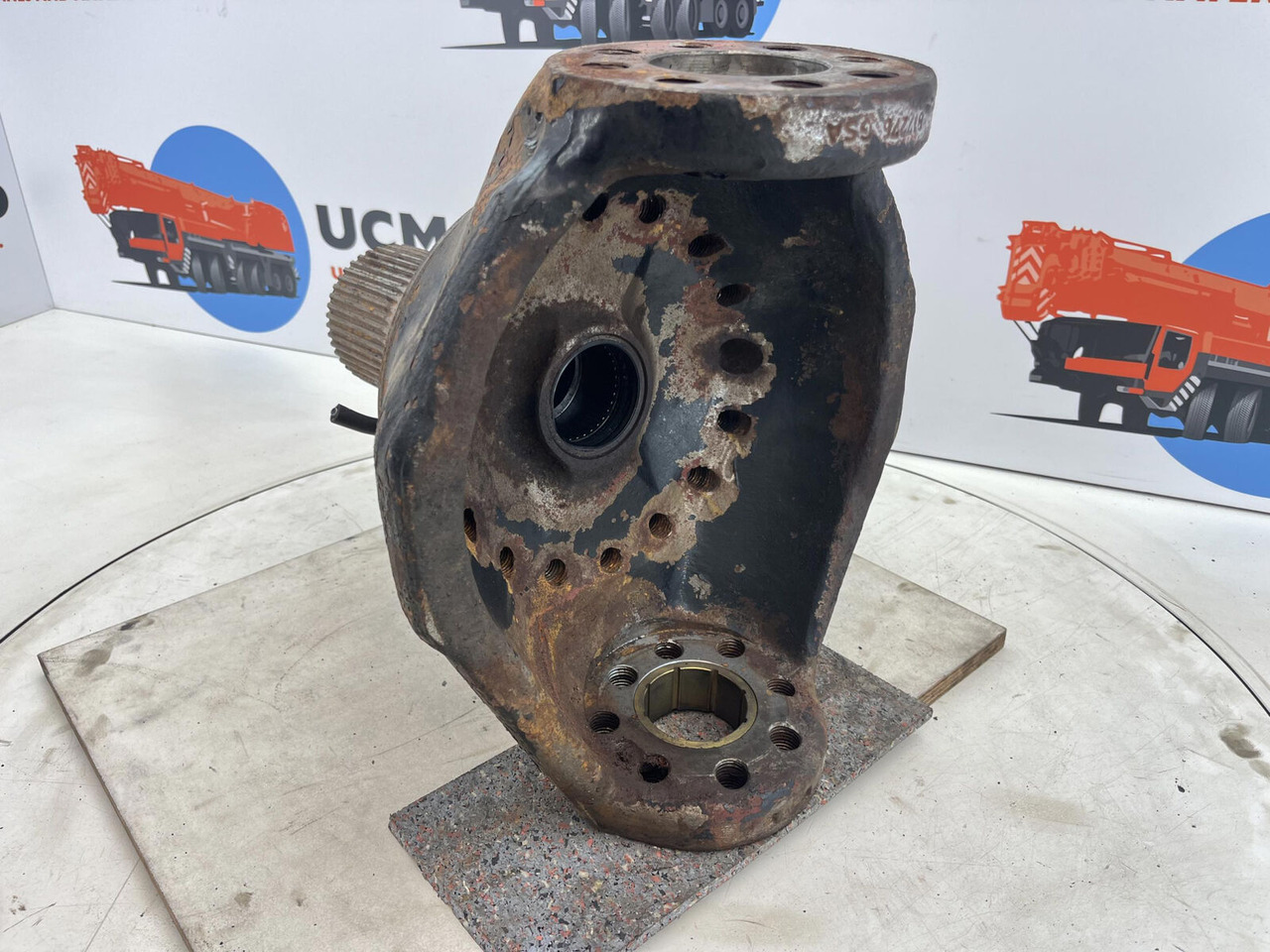 FAUN RTF 40 Steering knuckle 16 holes axle 3 - Premnik za Žerjav: slika 4 FAUN RTF 40 Steering knuckle 16 holes axle 3 - Premnik za Žerjav: slika 4