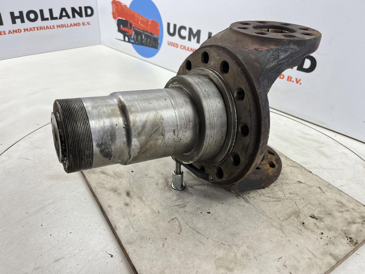 Gottwald Steering knuckle 12 holes axle 3 - Premnik za Avtodvigalo: slika 1 Gottwald Steering knuckle 12 holes axle 3 - Premnik za Avtodvigalo: slika 1