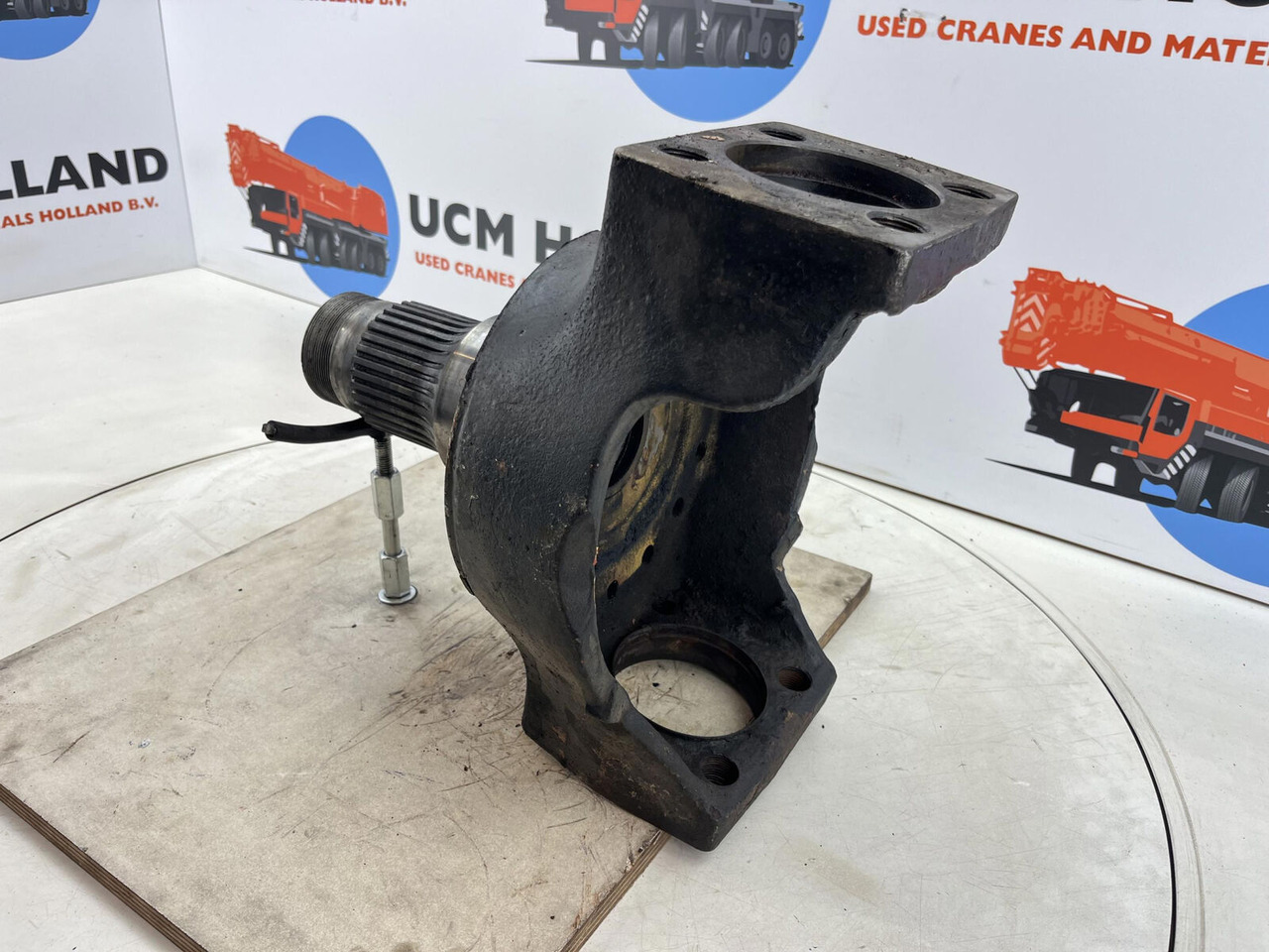 Grove AT 750 BE Steering knuckle 16 holes - Premnik za Avtodvigalo: slika 4 Grove AT 750 BE Steering knuckle 16 holes - Premnik za Avtodvigalo: slika 4