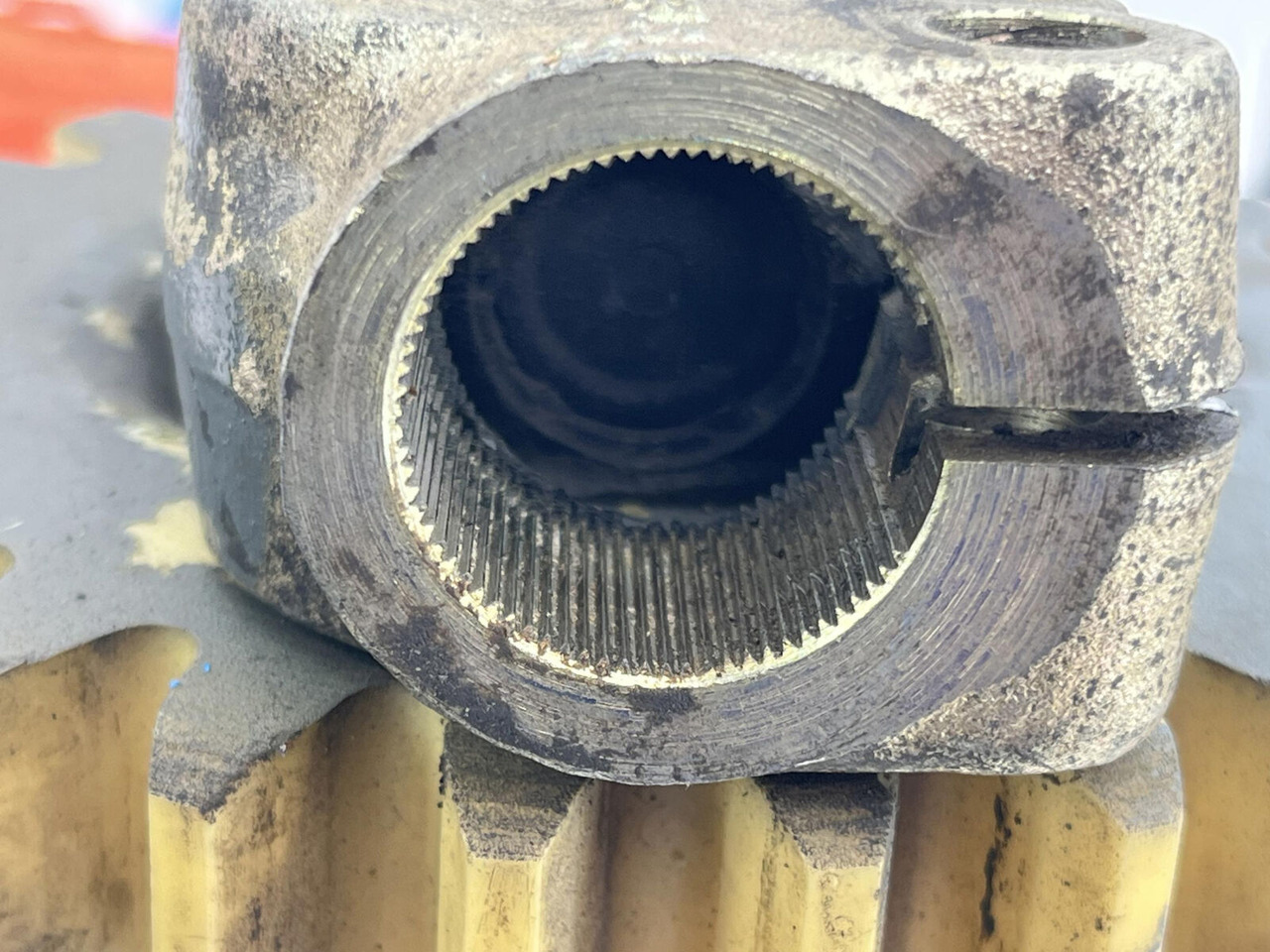 Volanska letev za Avtodvigalo Grove GMK 2035 steering box: slika 8