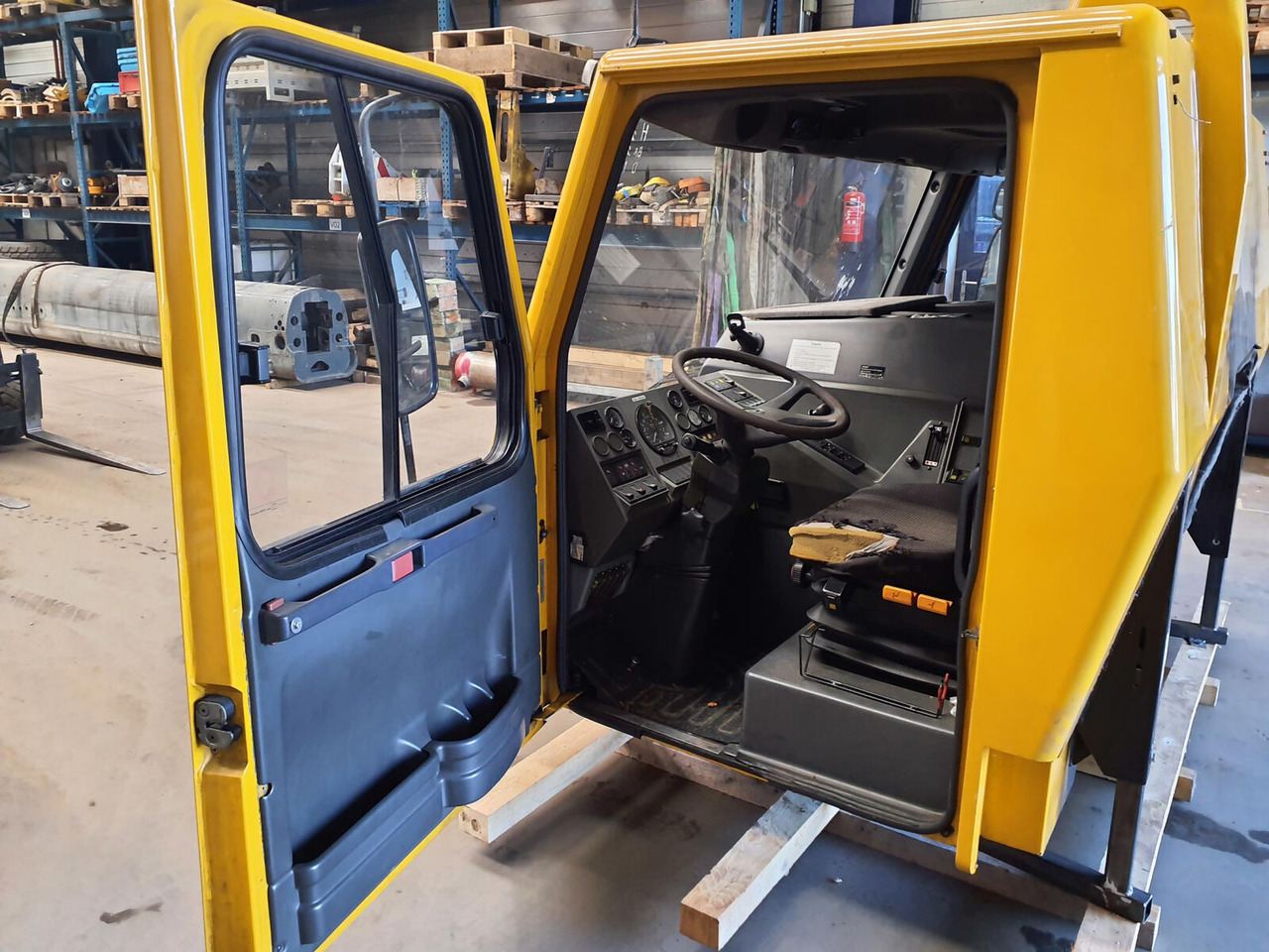 Grove GMK 3050 driver cabine complete - Kabina za Avtodvigalo: slika 5 Grove GMK 3050 driver cabine complete - Kabina za Avtodvigalo: slika 5