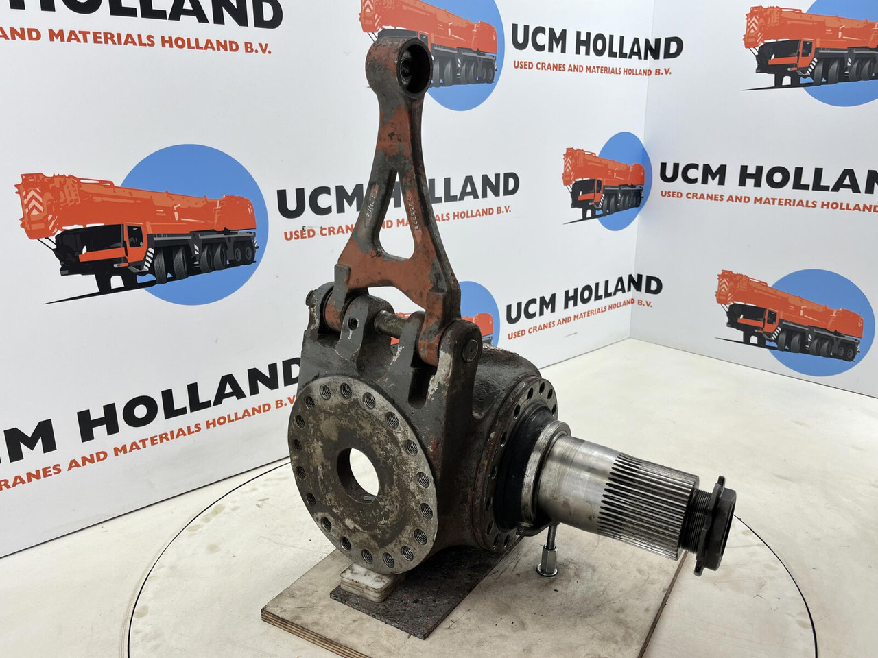 Grove GMK 3055 Steering knuckle 16 holes axle 3 right - Premnik za Žerjav: slika 3 Grove GMK 3055 Steering knuckle 16 holes axle 3 right - Premnik za Žerjav: slika 3