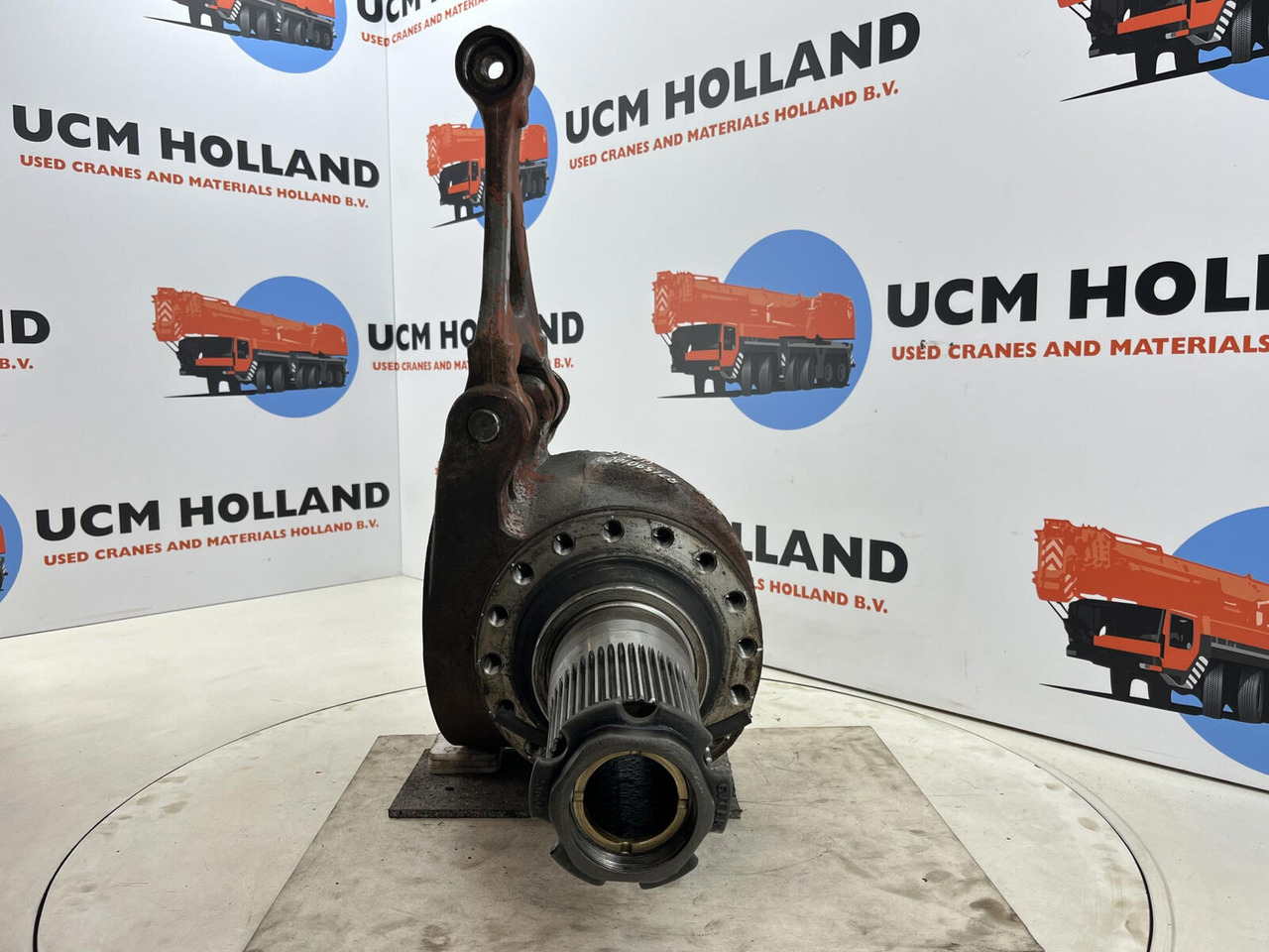 Grove GMK 3055 Steering knuckle 16 holes axle 3 right - Premnik za Žerjav: slika 2 Grove GMK 3055 Steering knuckle 16 holes axle 3 right - Premnik za Žerjav: slika 2