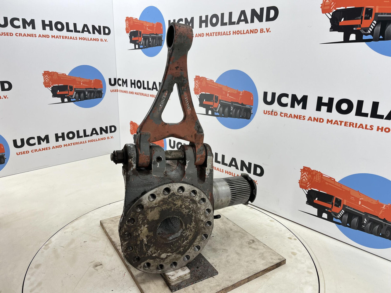 Grove GMK 3055 Steering knuckle 16 holes axle 3 right - Premnik za Žerjav: slika 5 Grove GMK 3055 Steering knuckle 16 holes axle 3 right - Premnik za Žerjav: slika 5