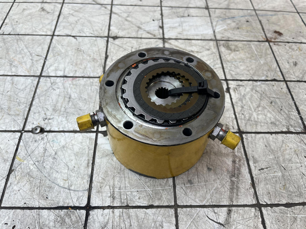 Grove GMK 6300 L multiple-disk brake - Nihajni motor za Žerjav: slika 1 Grove GMK 6300 L multiple-disk brake - Nihajni motor za Žerjav: slika 1