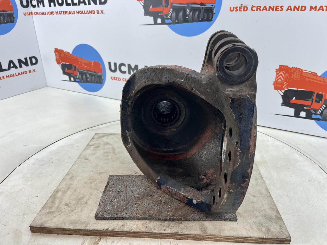 Grove GMK Steering knuckle 16 holes - Premnik za Avtodvigalo: slika 5 Grove GMK Steering knuckle 16 holes - Premnik za Avtodvigalo: slika 5