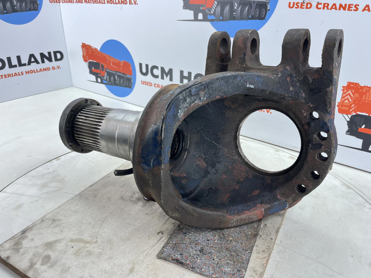 Grove GMK Steering knuckle 16 holes - Premnik za Avtodvigalo: slika 4 Grove GMK Steering knuckle 16 holes - Premnik za Avtodvigalo: slika 4