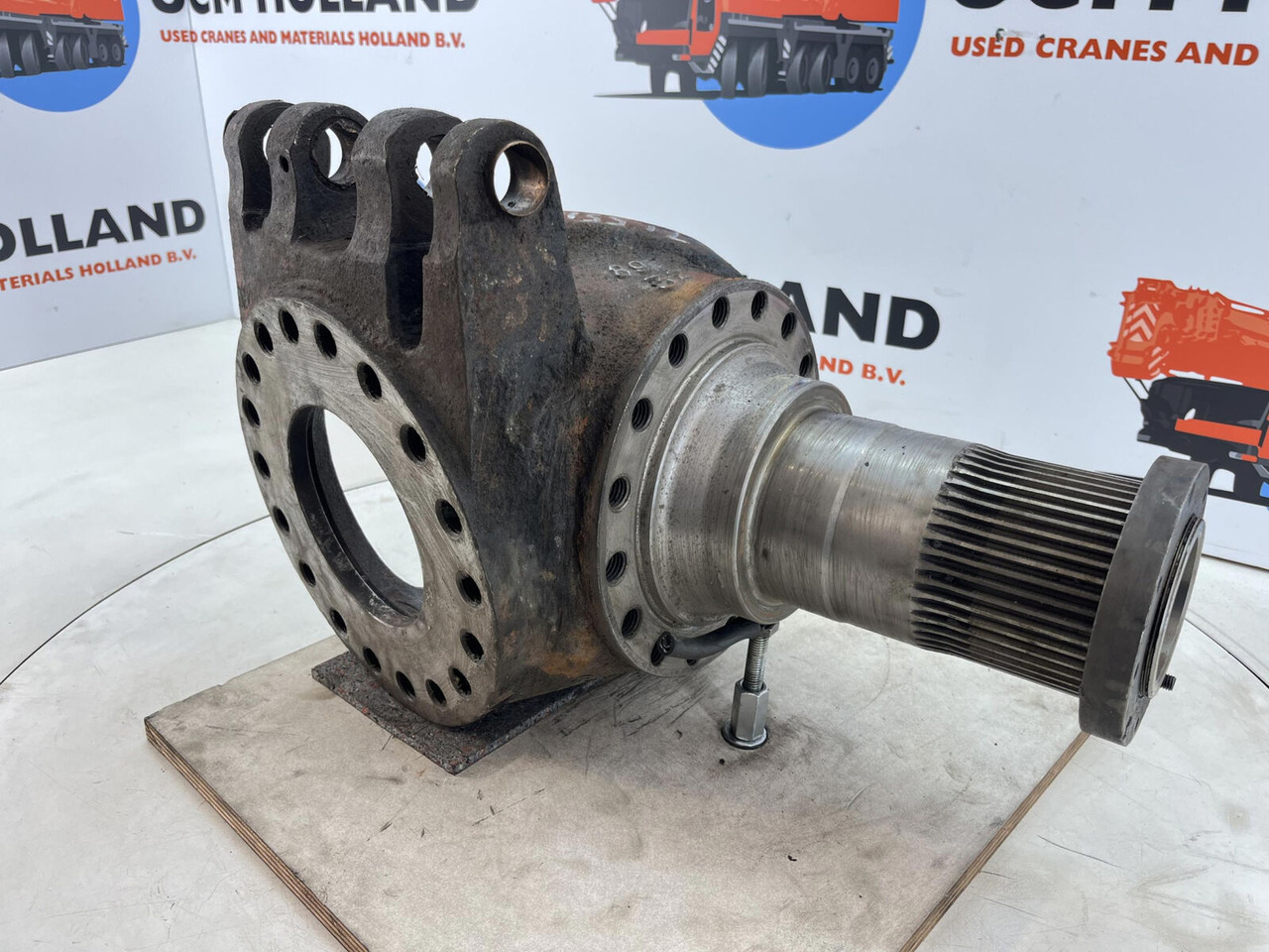Grove GMK Steering knuckle 16 holes - Premnik za Avtodvigalo: slika 3 Grove GMK Steering knuckle 16 holes - Premnik za Avtodvigalo: slika 3