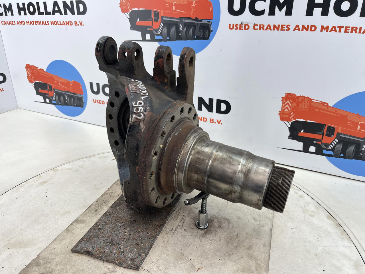 Grove GMK Steering knuckle 16 holes - Premnik za Avtodvigalo: slika 3 Grove GMK Steering knuckle 16 holes - Premnik za Avtodvigalo: slika 3