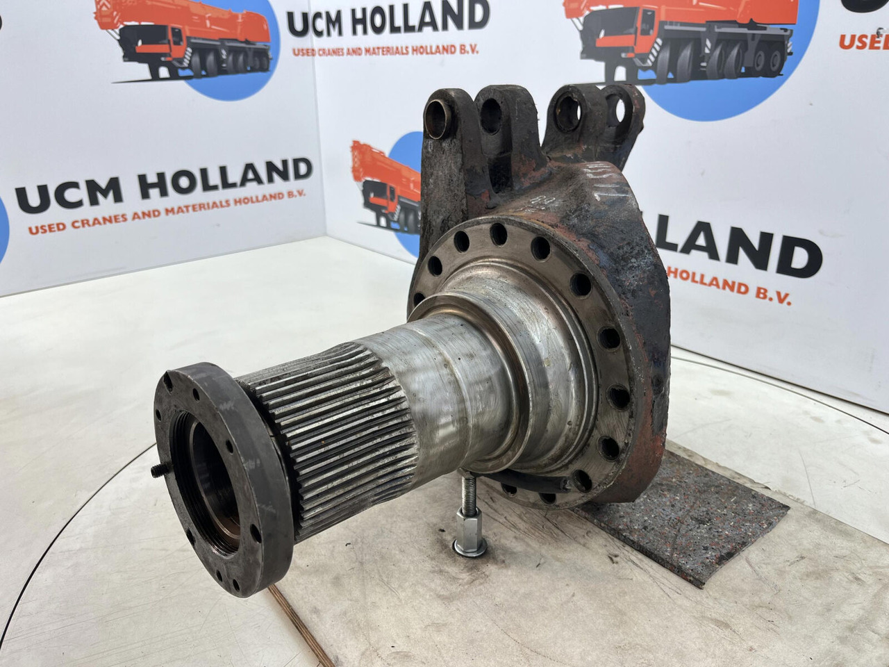 Grove GMK Steering knuckle 16 holes - Premnik za Avtodvigalo: slika 1 Grove GMK Steering knuckle 16 holes - Premnik za Avtodvigalo: slika 1