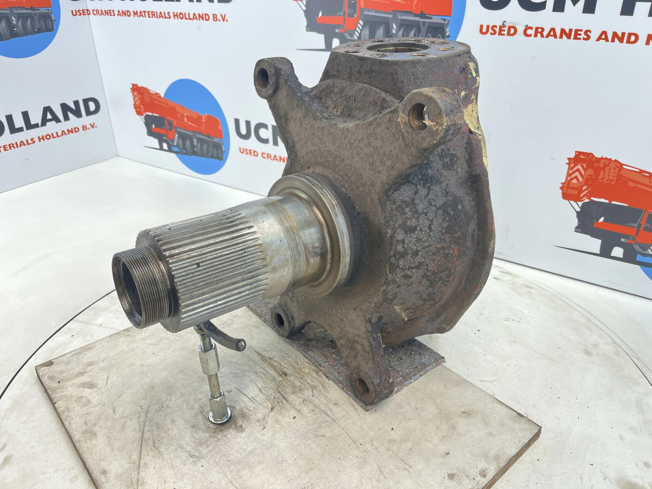 Krupp 70 GMT Steering knuckle axle 1 - Premnik za Avtodvigalo: slika 1 Krupp 70 GMT Steering knuckle axle 1 - Premnik za Avtodvigalo: slika 1