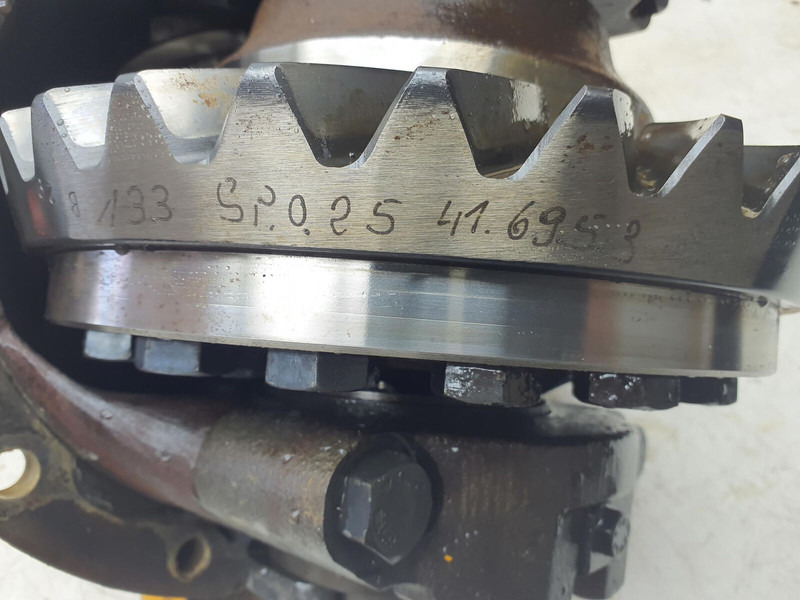 Krupp KMK 2025 end differential axle 1 11x29 - Diferencialni menjalnik za Žerjav: slika 4 Krupp KMK 2025 end differential axle 1 11x29 - Diferencialni menjalnik za Žerjav: slika 4