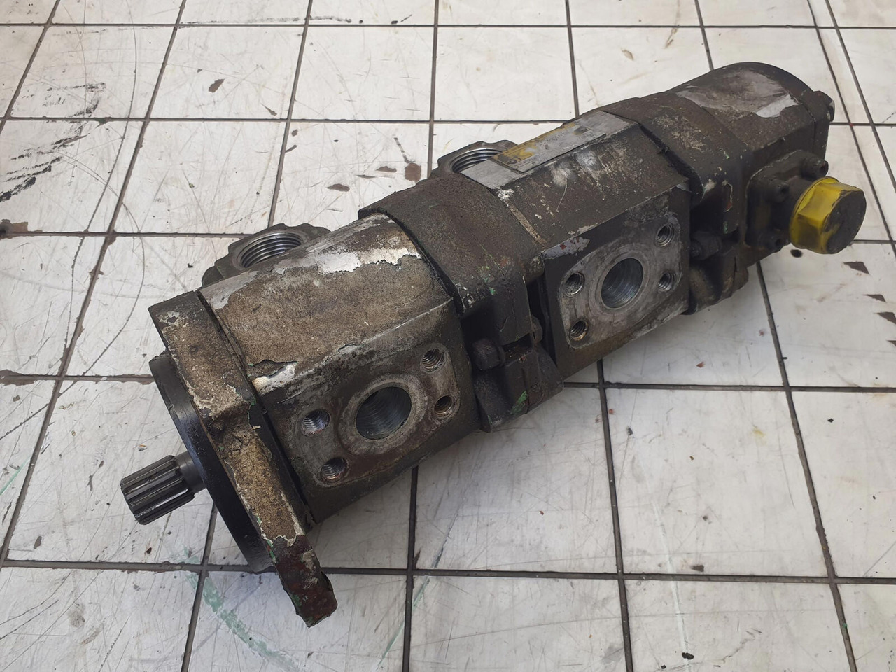 Krupp KMK 5100 3 way gear pump - Hidravlična črpalka za Avtodvigalo: slika 1 Krupp KMK 5100 3 way gear pump - Hidravlična črpalka za Avtodvigalo: slika 1