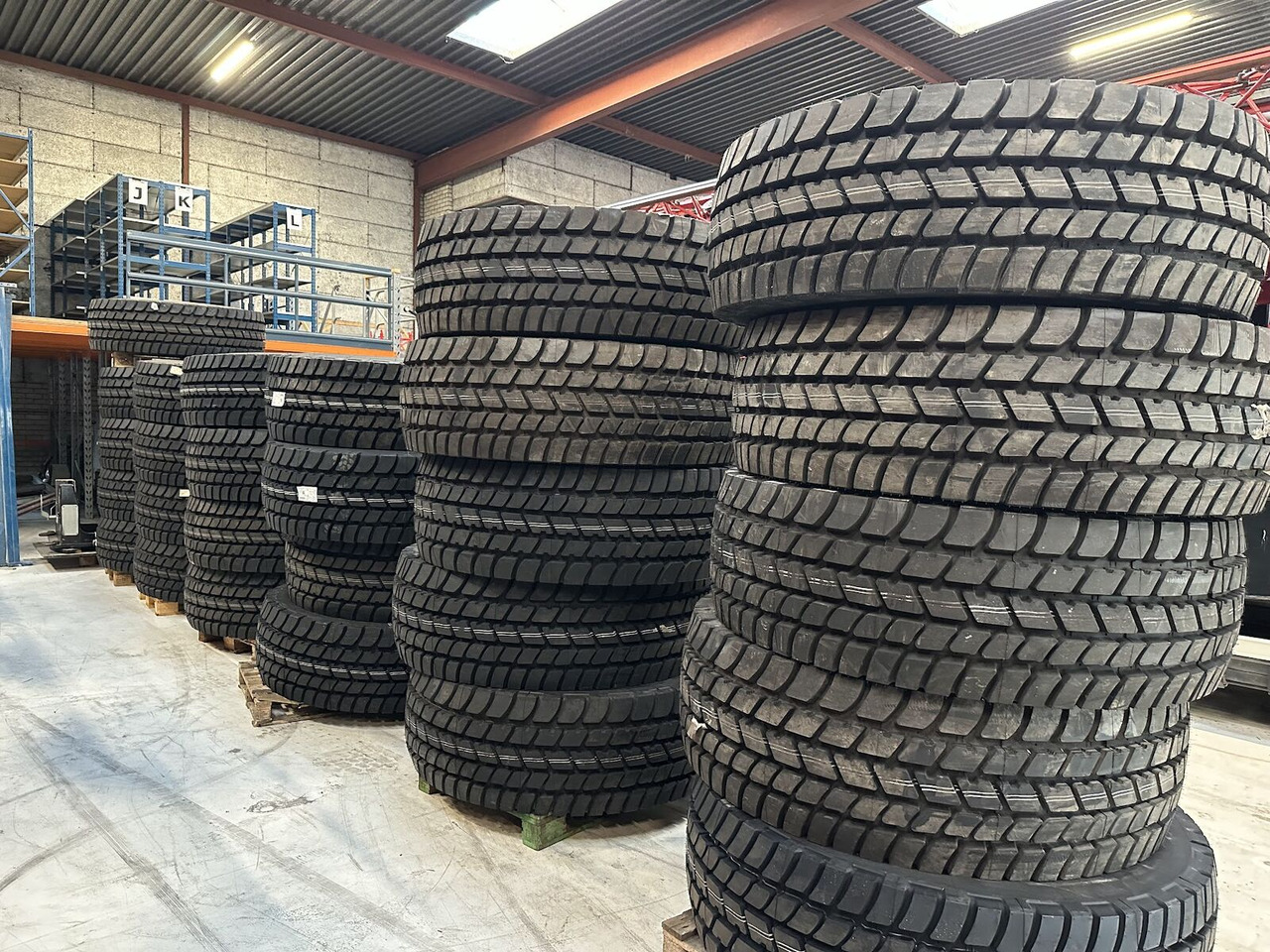Liebherr Crane Tires/Rims for sale - Guma za Avtodvigalo: slika 4 Liebherr Crane Tires/Rims for sale - Guma za Avtodvigalo: slika 4