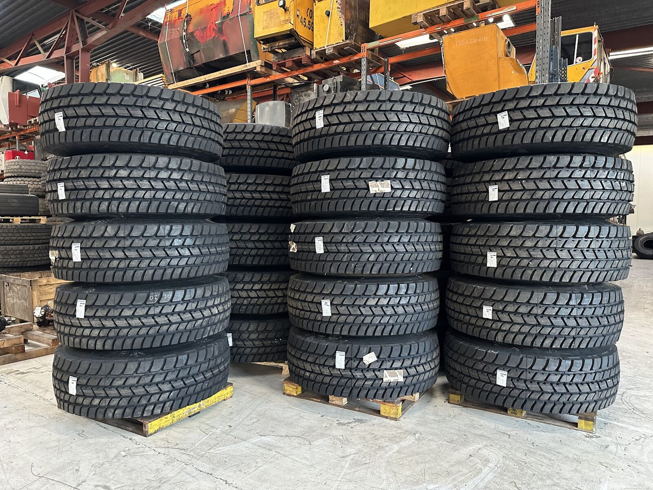 Liebherr Crane Tires/Rims for sale - Guma za Avtodvigalo: slika 3 Liebherr Crane Tires/Rims for sale - Guma za Avtodvigalo: slika 3