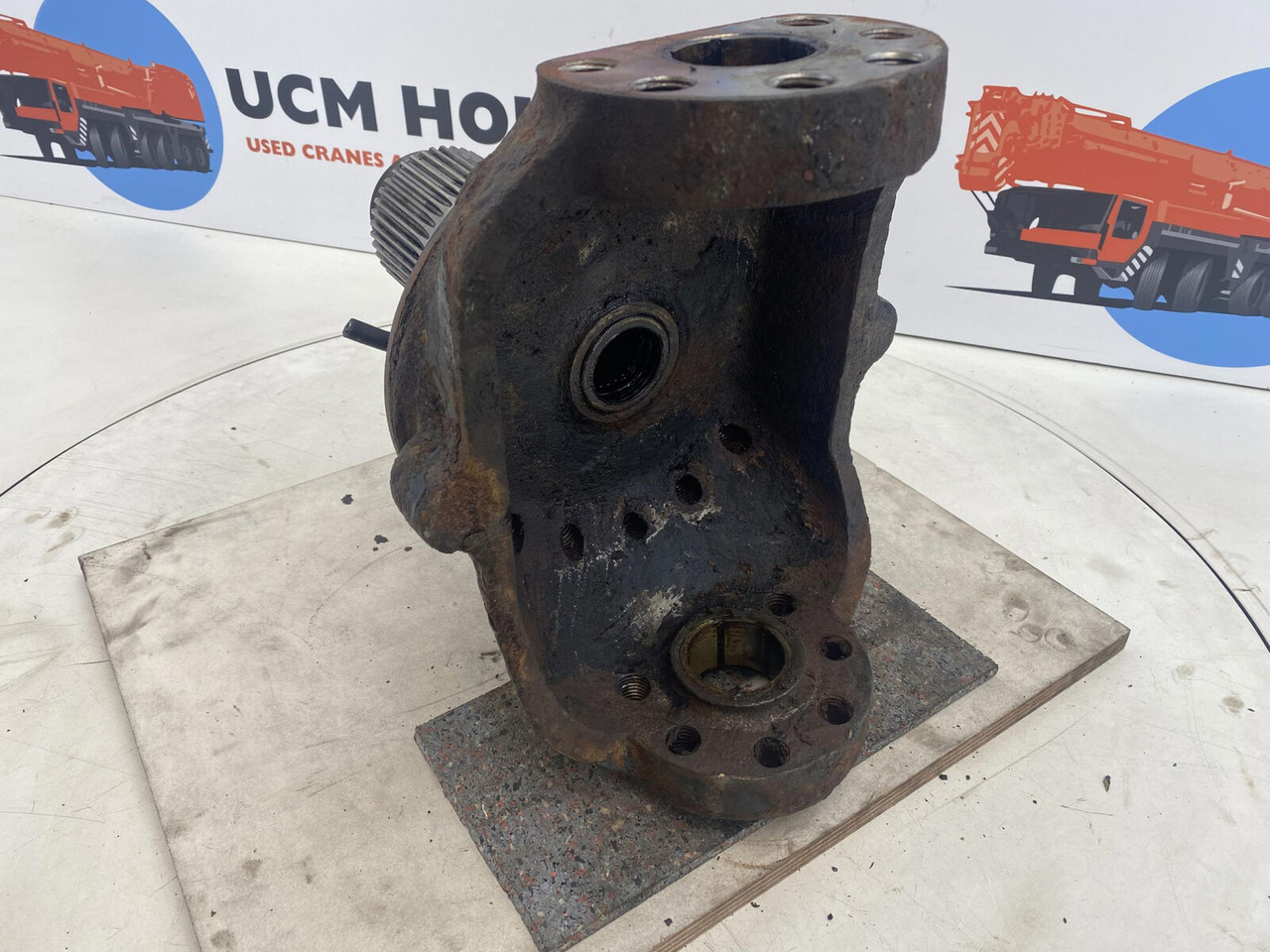 Liebherr LTM 1025 Steering knuckle 16 holes axle 1 - Premnik za Avtodvigalo: slika 4 Liebherr LTM 1025 Steering knuckle 16 holes axle 1 - Premnik za Avtodvigalo: slika 4