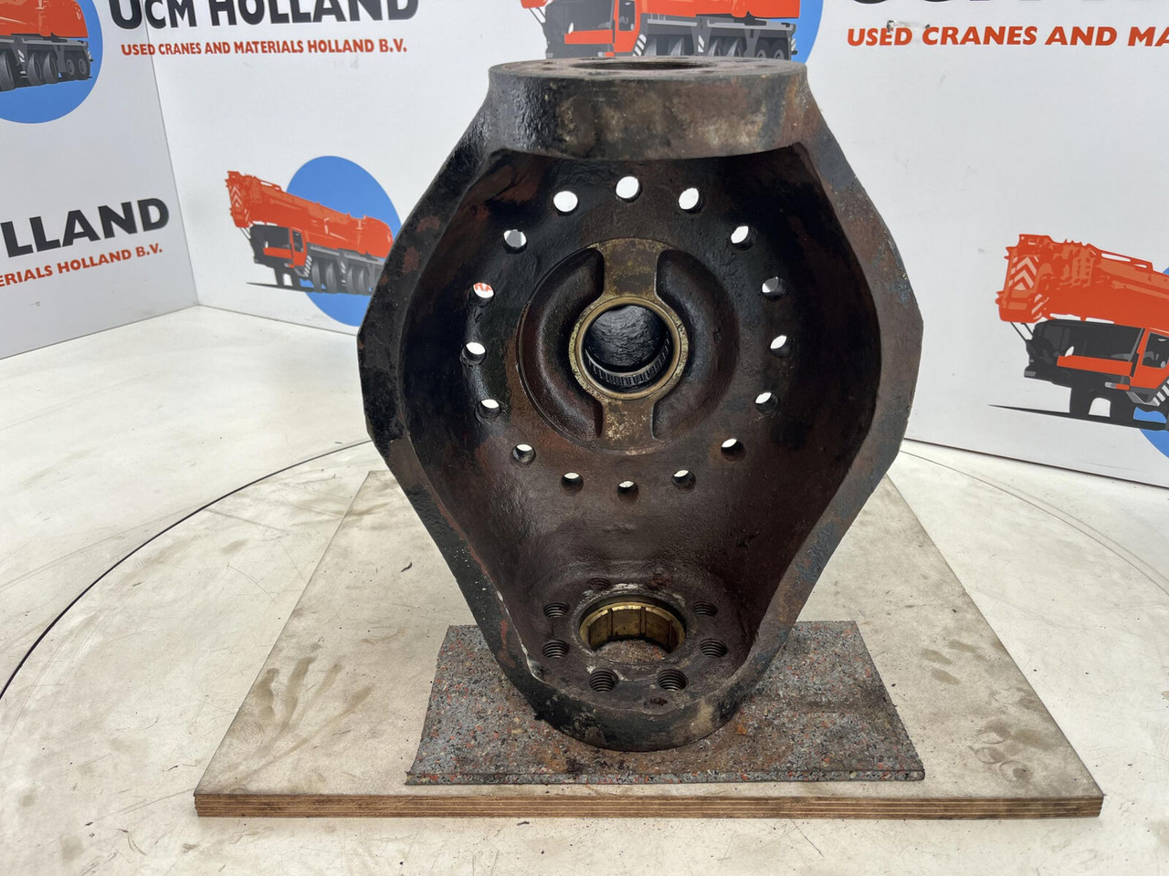 Liebherr LTM 1035 Steering knuckle 16 holes axle 1 - Premnik za Avtodvigalo: slika 5 Liebherr LTM 1035 Steering knuckle 16 holes axle 1 - Premnik za Avtodvigalo: slika 5