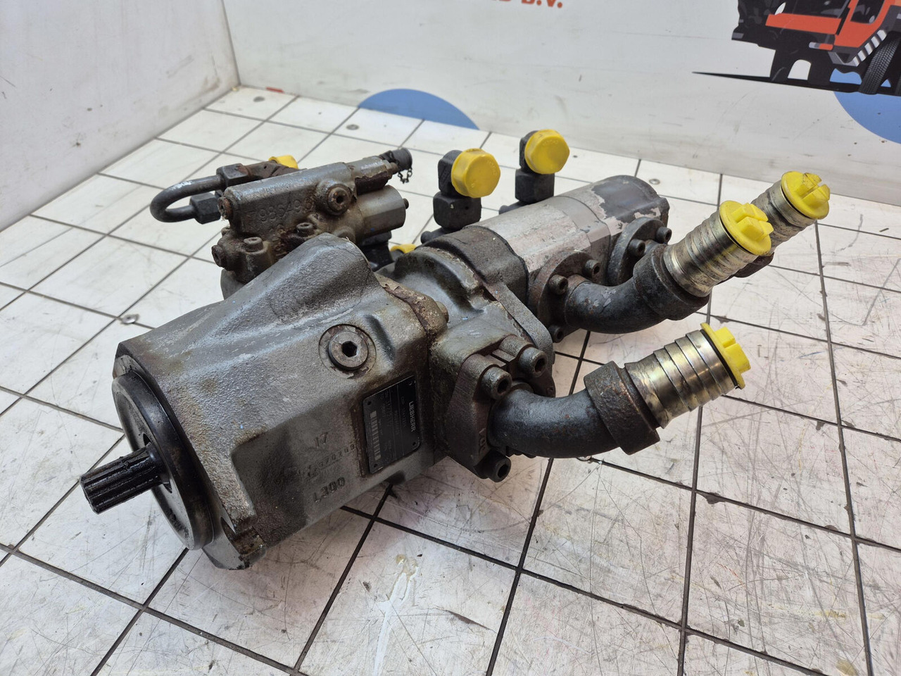 Liebherr LTM 1055-3.2 three way gear pump - Hidravlična črpalka za Avtodvigalo: slika 2 Liebherr LTM 1055-3.2 three way gear pump - Hidravlična črpalka za Avtodvigalo: slika 2