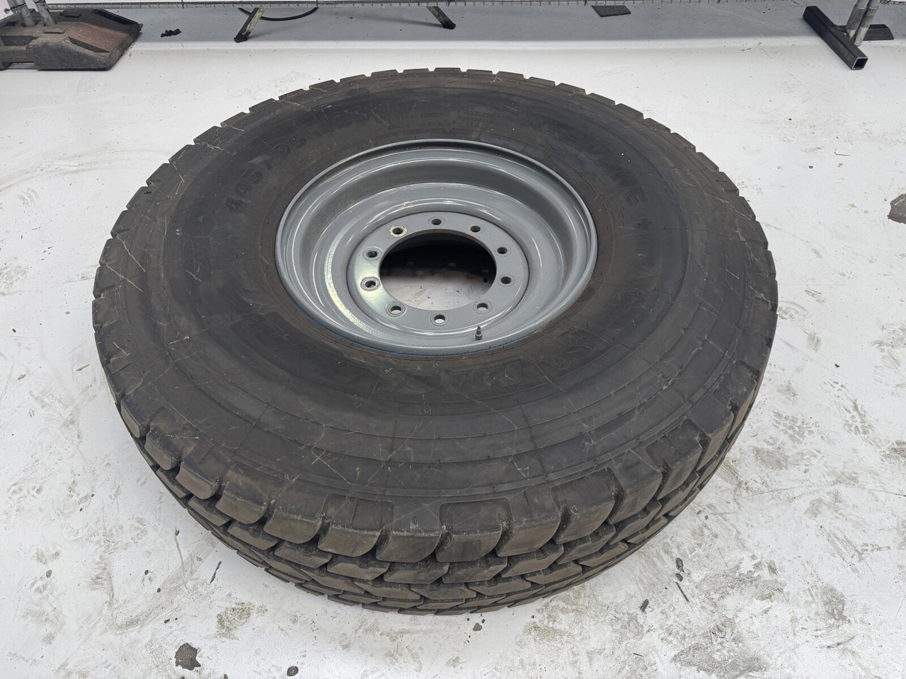 Liebherr Wheel 445/95 R25 10 12 1p - Kompletno kolo za Žerjav: slika 1 Liebherr Wheel 445/95 R25 10 12 1p - Kompletno kolo za Žerjav: slika 1