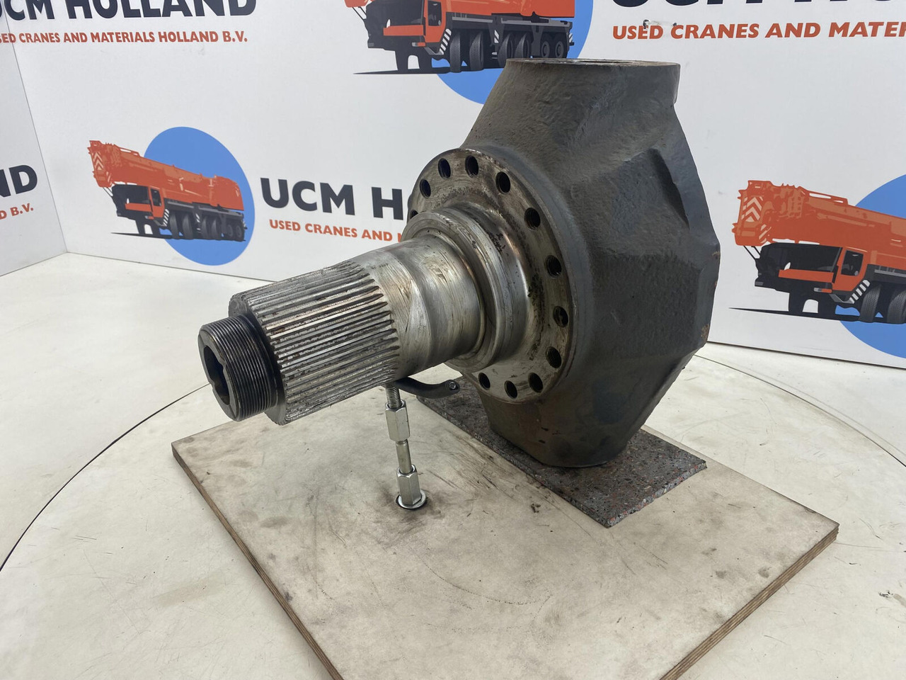 PPM 250 ATT Steering knuckle 16 holes axle 1 - Premnik za Avtodvigalo: slika 1 PPM 250 ATT Steering knuckle 16 holes axle 1 - Premnik za Avtodvigalo: slika 1