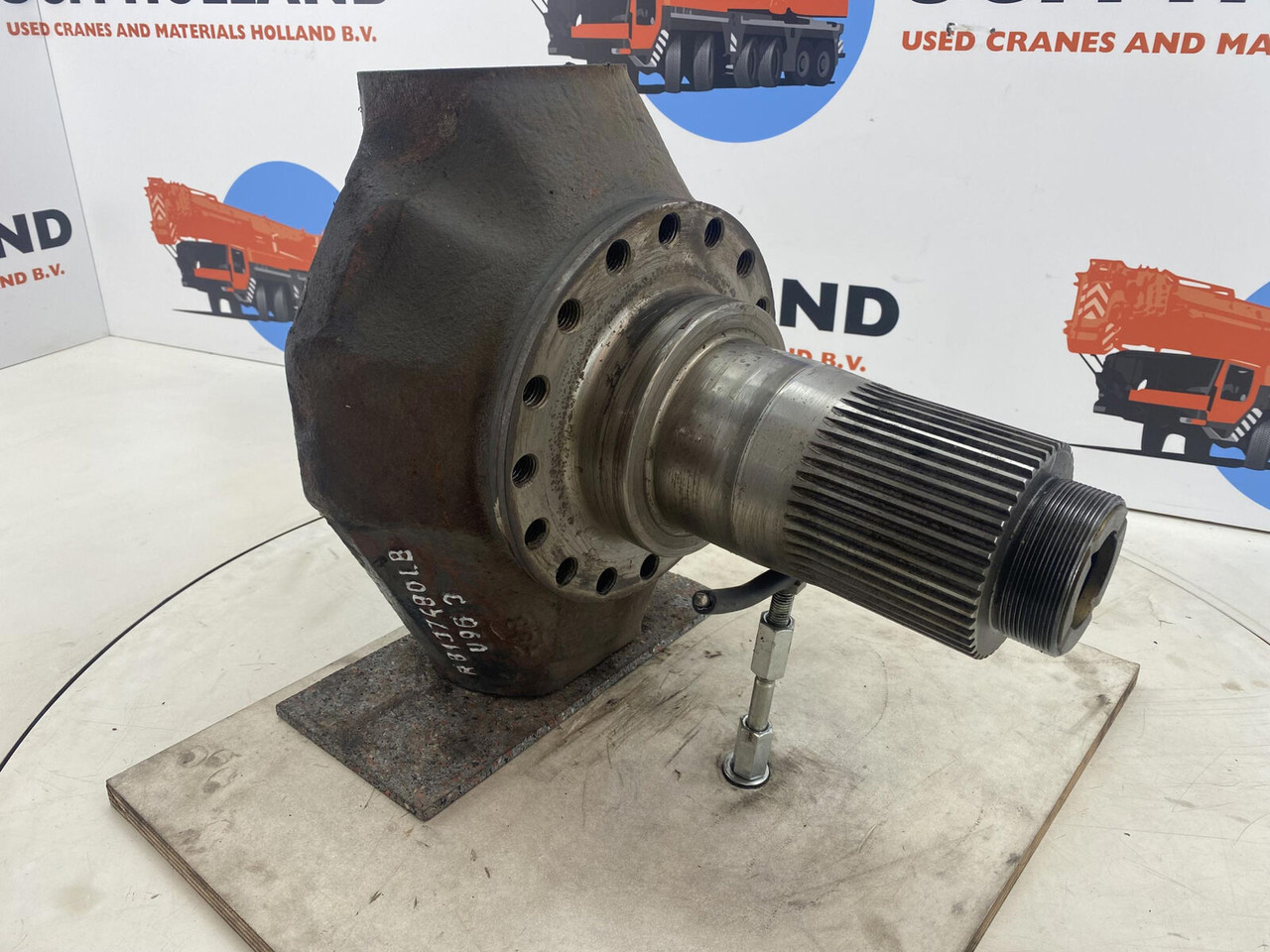 PPM 250 ATT Steering knuckle 16 holes axle 1 - Premnik za Avtodvigalo: slika 3 PPM 250 ATT Steering knuckle 16 holes axle 1 - Premnik za Avtodvigalo: slika 3