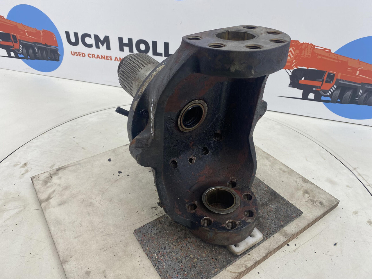 PPM 280 ATT Steering knuckle 16 holes axle 1 - Premnik za Žerjav: slika 4 PPM 280 ATT Steering knuckle 16 holes axle 1 - Premnik za Žerjav: slika 4