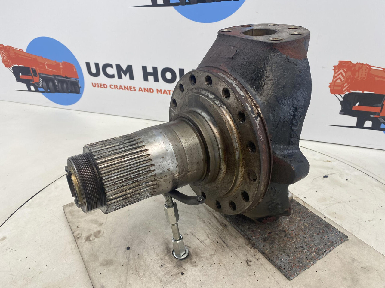 PPM 280 ATT Steering knuckle 16 holes axle 2 - Premnik za Žerjav: slika 1 PPM 280 ATT Steering knuckle 16 holes axle 2 - Premnik za Žerjav: slika 1