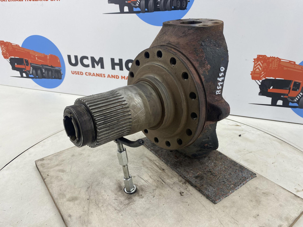PPM 280 ATT Steering knuckle 16 holes axle 2 - Premnik za Žerjav: slika 1 PPM 280 ATT Steering knuckle 16 holes axle 2 - Premnik za Žerjav: slika 1