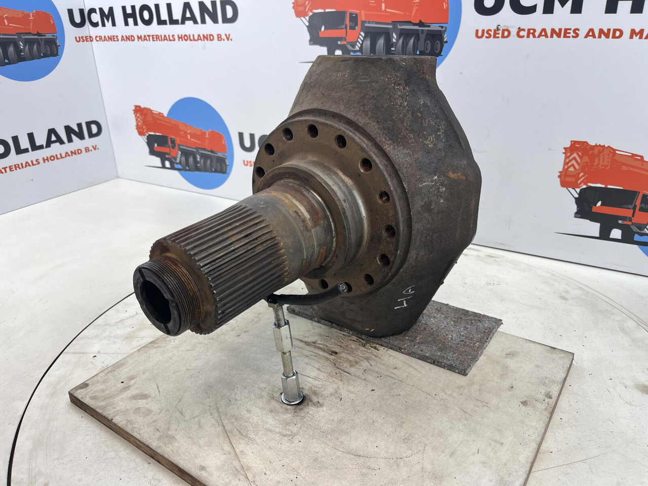 PPM ATT 400 Steering knuckle 16 holes axle 1 - Premnik za Žerjav: slika 1 PPM ATT 400 Steering knuckle 16 holes axle 1 - Premnik za Žerjav: slika 1