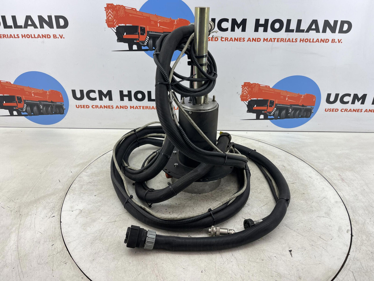 Terex AC slip ring assy - Rezervni deli za Žerjav: slika 1 Terex AC slip ring assy - Rezervni deli za Žerjav: slika 1