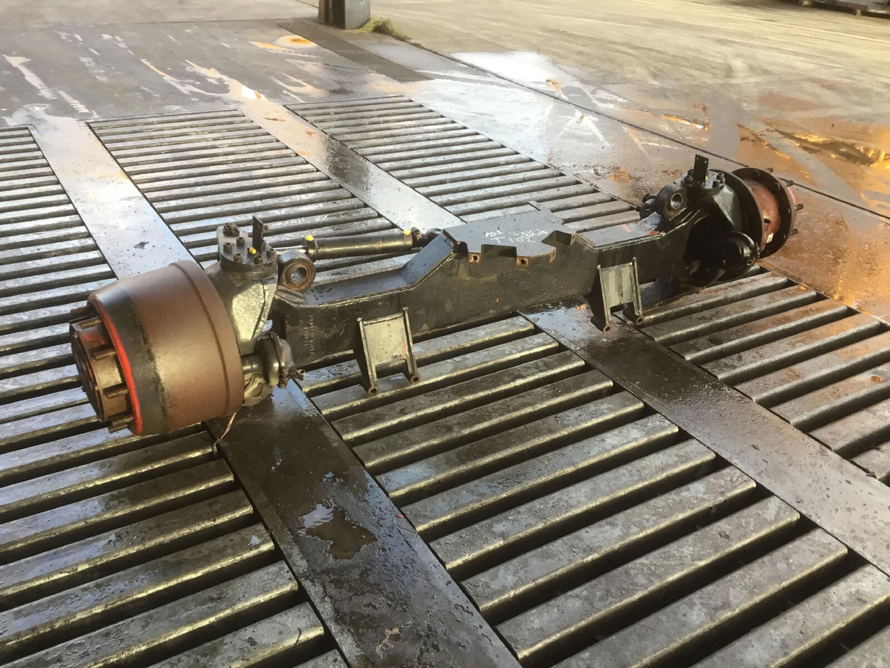 Spierings SK 477 axle 1 - Os in deli za Avtodvigalo: slika 1 Spierings SK 477 axle 1 - Os in deli za Avtodvigalo: slika 1
