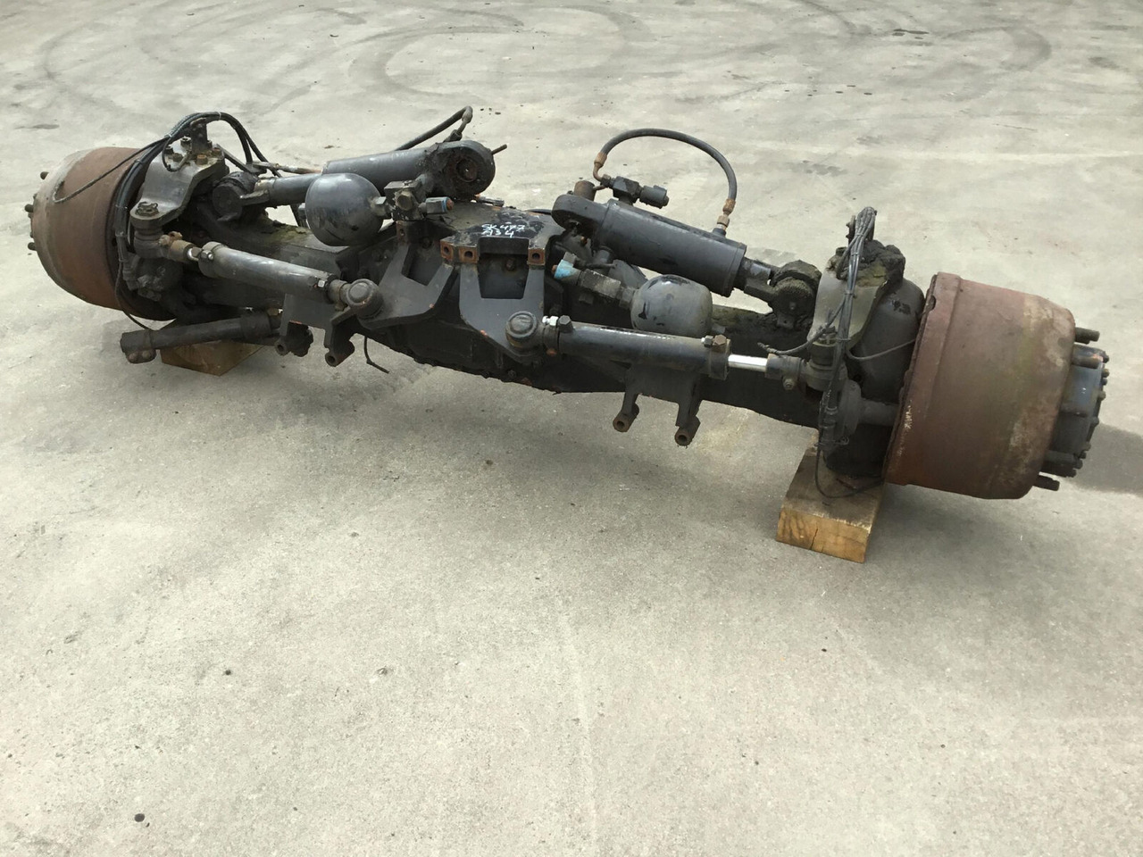 Spierings SK 477 axle 4 - Os in deli za Avtodvigalo: slika 1 Spierings SK 477 axle 4 - Os in deli za Avtodvigalo: slika 1