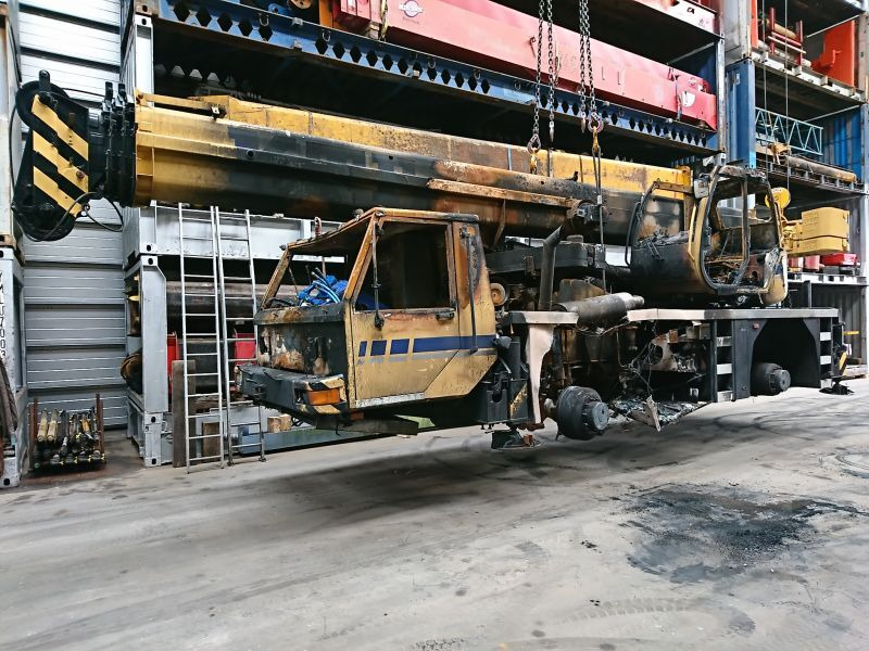 Terex 400 ATT for parts - Avtodvigalo za vse namene: slika 1 Terex 400 ATT for parts - Avtodvigalo za vse namene: slika 1