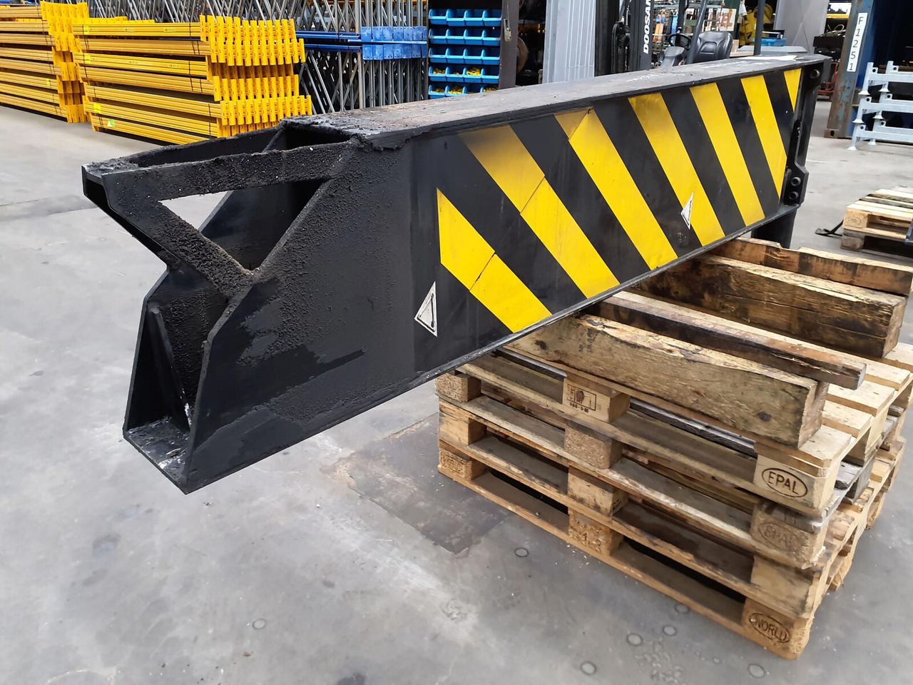 Terex AC 50 outrigger rear with outrigger cylinder - Vzmetenje za Avtodvigalo: slika 3 Terex AC 50 outrigger rear with outrigger cylinder - Vzmetenje za Avtodvigalo: slika 3