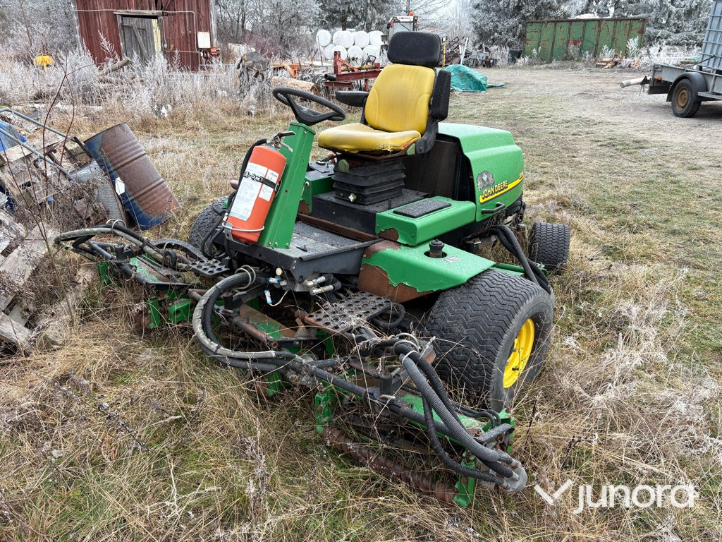 Gräsklippare - John Deere 3235B - Vrtna kosilnica: slika 1 Gräsklippare - John Deere 3235B - Vrtna kosilnica: slika 1