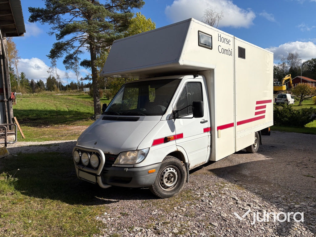 Hästtransport Mercedes-Benz 316 CDI - Alkoven avtodom: slika 1 Hästtransport Mercedes-Benz 316 CDI - Alkoven avtodom: slika 1