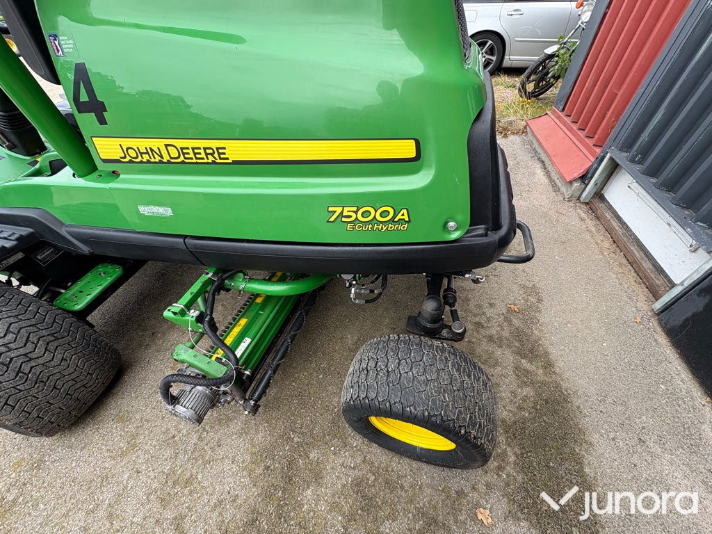 John Deere fairway-klippare 7500A E-Cut Hybrid - Vrtna kosilnica: slika 5 John Deere fairway-klippare 7500A E-Cut Hybrid - Vrtna kosilnica: slika 5